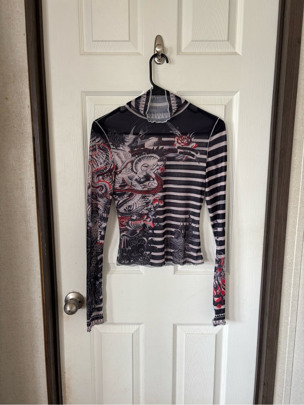 Women's Black & White Striped Dragon Print Long-Sleeve Top